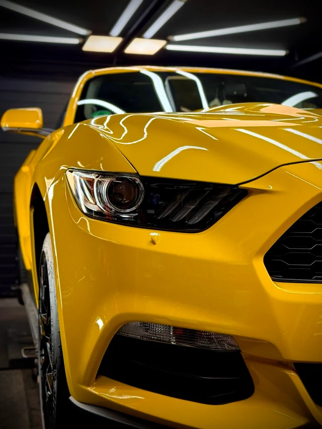 Ford Mustang – Scheinwerfer und Frontstoßfänger